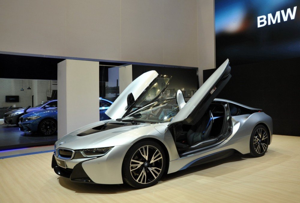 Desain keseluruhan  BMW i8 kental aura sporty.  Ist