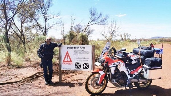 Di jalur yang dilintasi oleh Dingo (anjing liar) di Australia.  (Dok. Kang JJ)